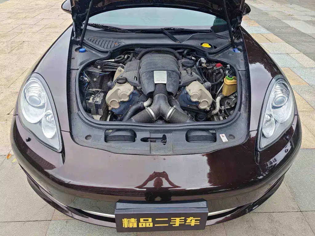 Porsche Panamera 4 Platinum Edition 3.6L 2013
