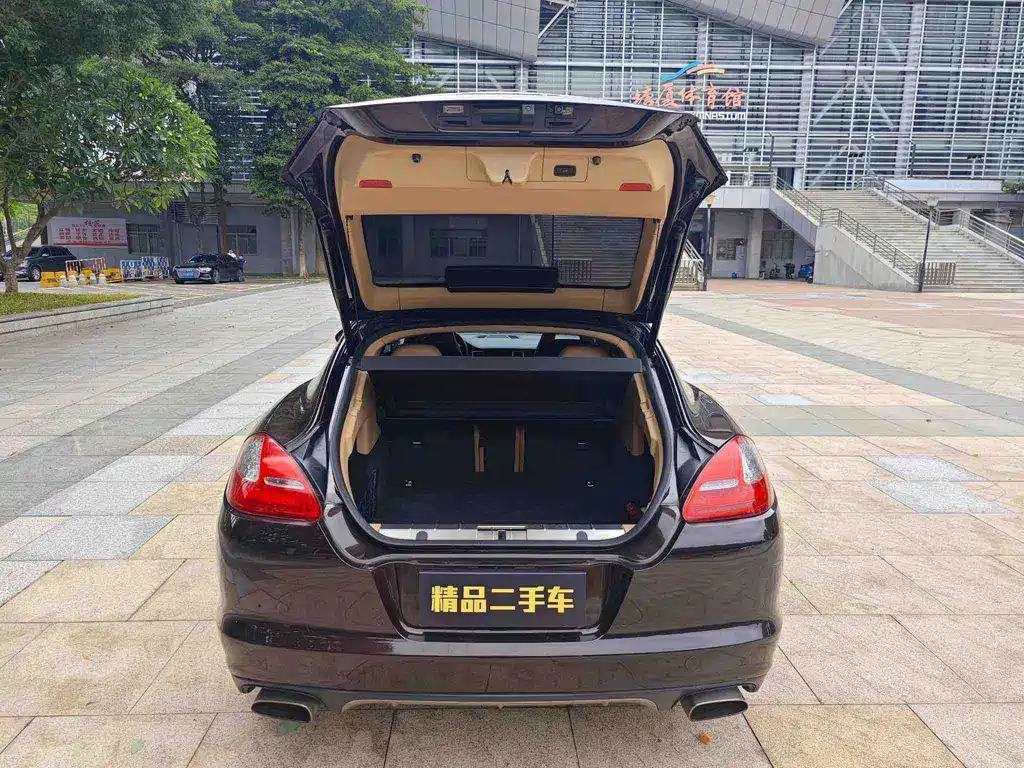 Porsche Panamera 4 Platinum Edition 3.6L 2013