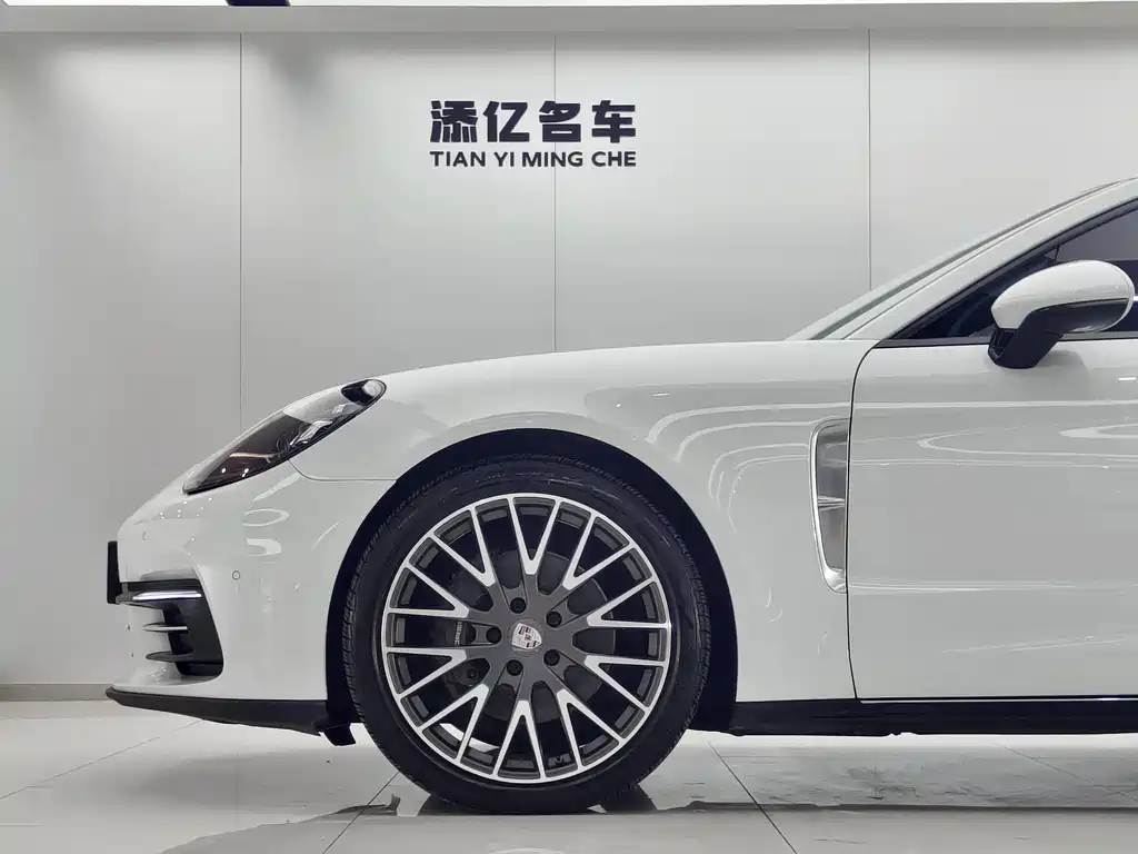Porsche Panamera 4 Executive LWB 3.0T