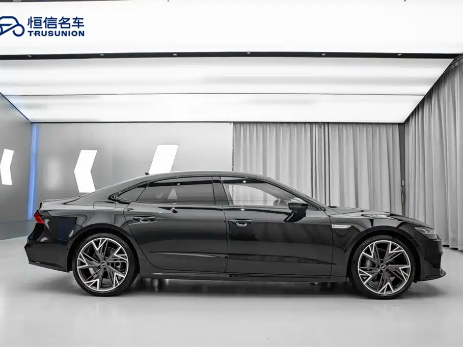 Audi A7L 2024 45 TFSI quattro S-line Black Warrior Edition