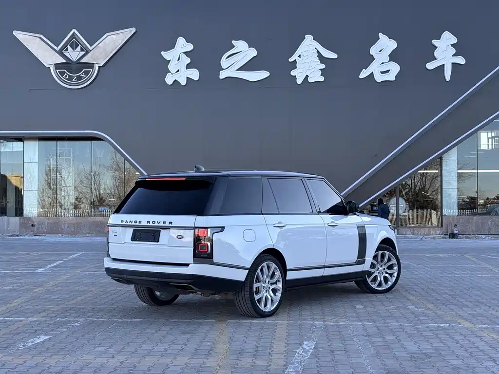 Range Rover 2022 3.0 L6 400PS Heritage Extended Classic Edition