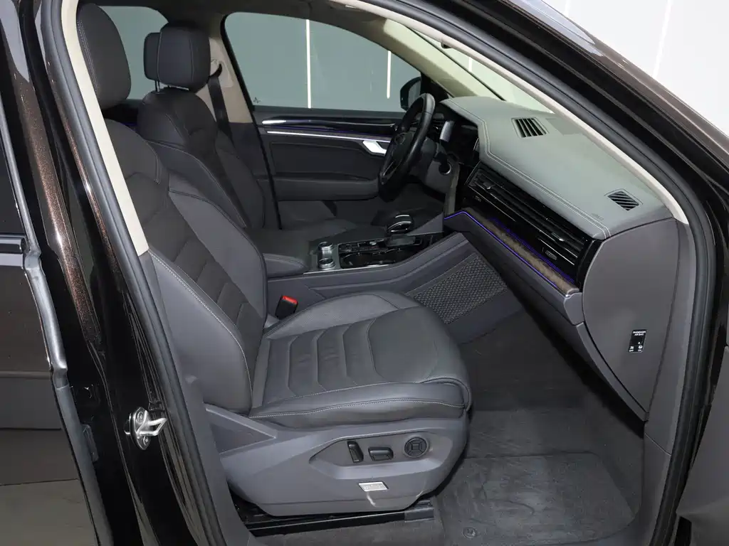 Volkswagen Touareg 2022 3.0TSI R-Line Black Edition