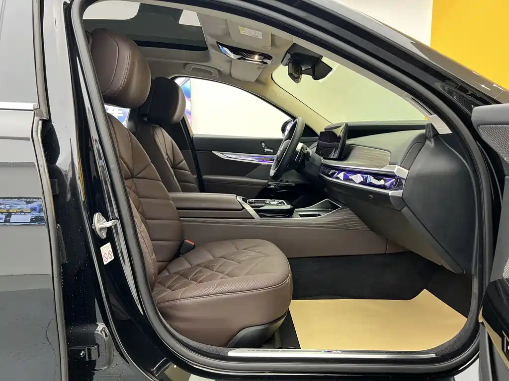 BMW 7 Series 2023 735Li M Sport Package
