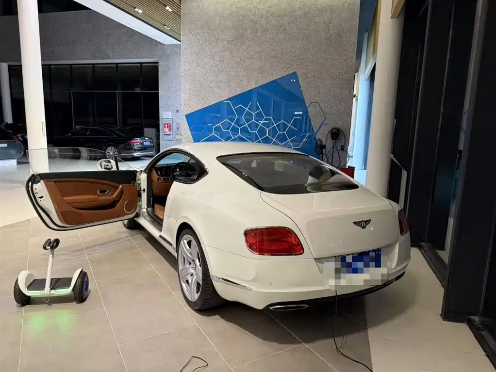 Bentley Continental GT 2012 6.0T W12