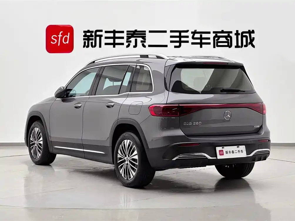 Mercedes-Benz EQB 260 2025