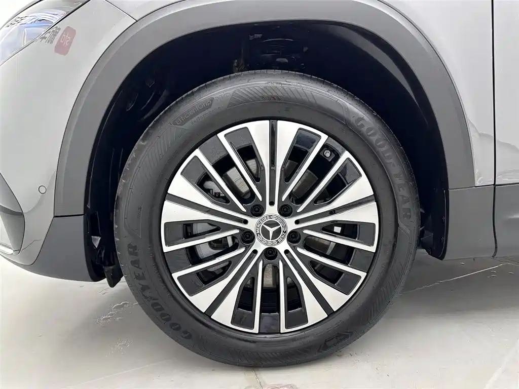 Mercedes-Benz EQB 260 2025