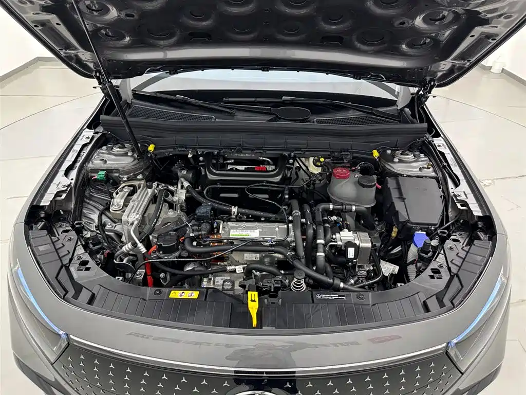 Mercedes-Benz EQB 260 2025