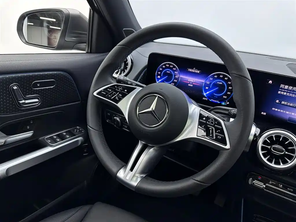 Mercedes-Benz EQB 260 2025