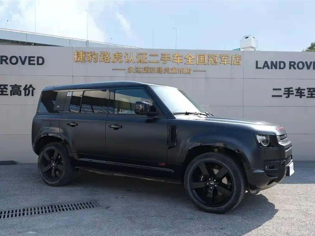 Land Rover Defender 2024 110 5.0T V8