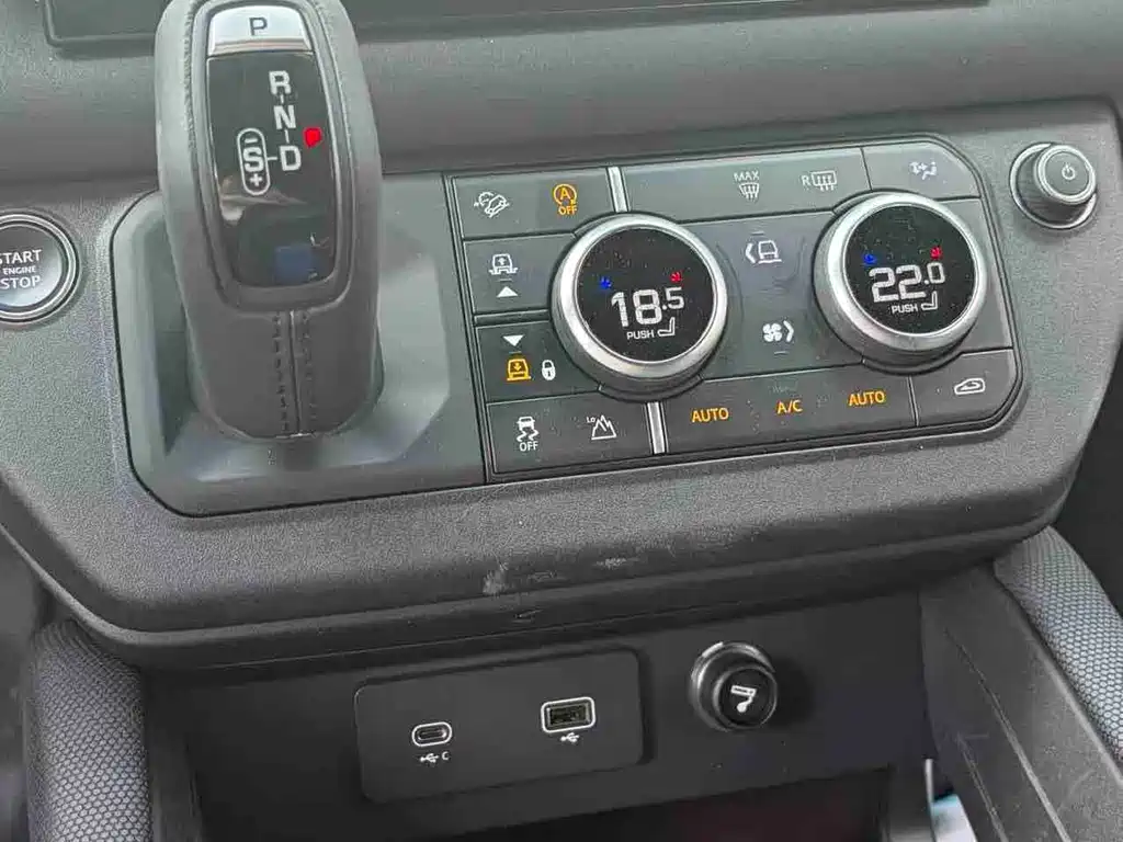 Land Rover Defender 2023 110 3.0T P400 75th Anniversary Legacy Edition