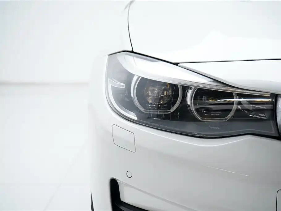 BMW 3 Series GT 2017 320i Fashion Edition