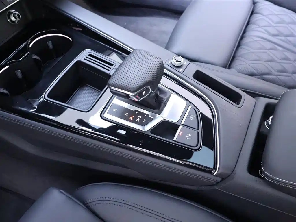 Audi A4L 2024 40 TFSI Luxury Dynamic Star Night Edition