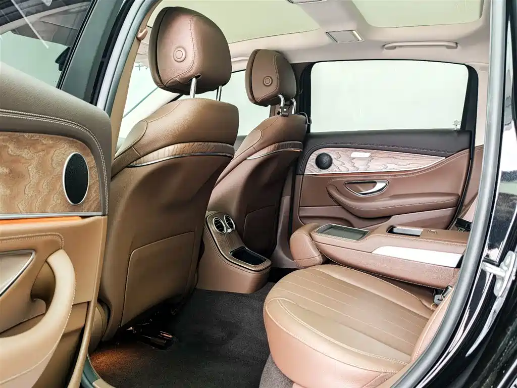 Mercedes-Benz E-Class 2023 E 300 L Fashion