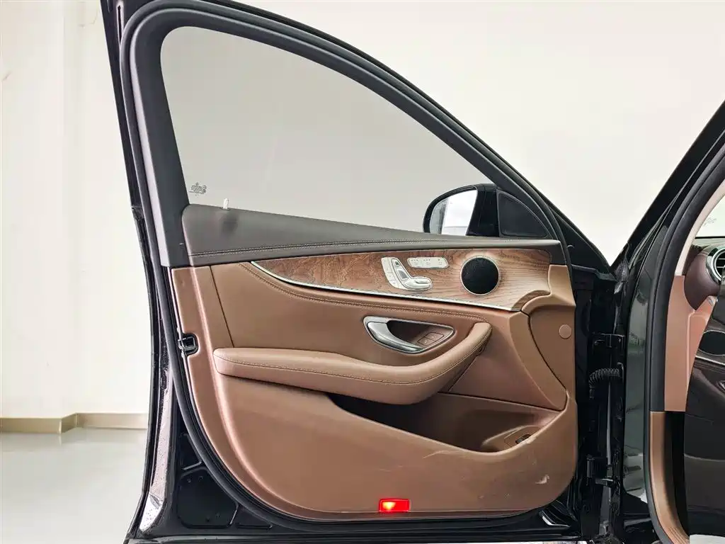 Mercedes-Benz E-Class 2023 E 300 L Fashion