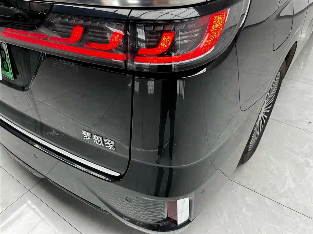 Voyah Dreamer 2025 PHEV AWD Premium Kunpeng Edition