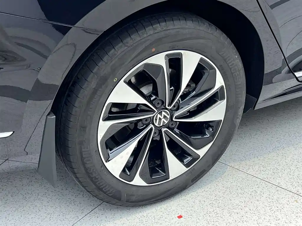 Volkswagen Passat 2023 330TSI Starlight Elite Edition