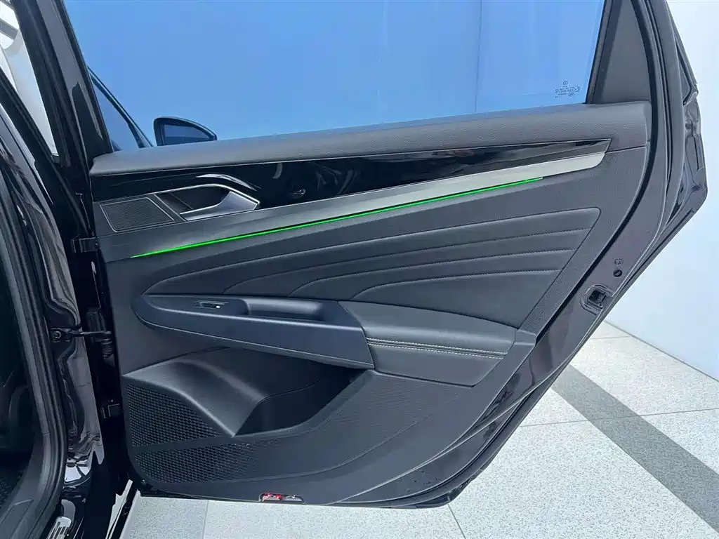 Volkswagen Passat 2023 330TSI Starlight Elite Edition