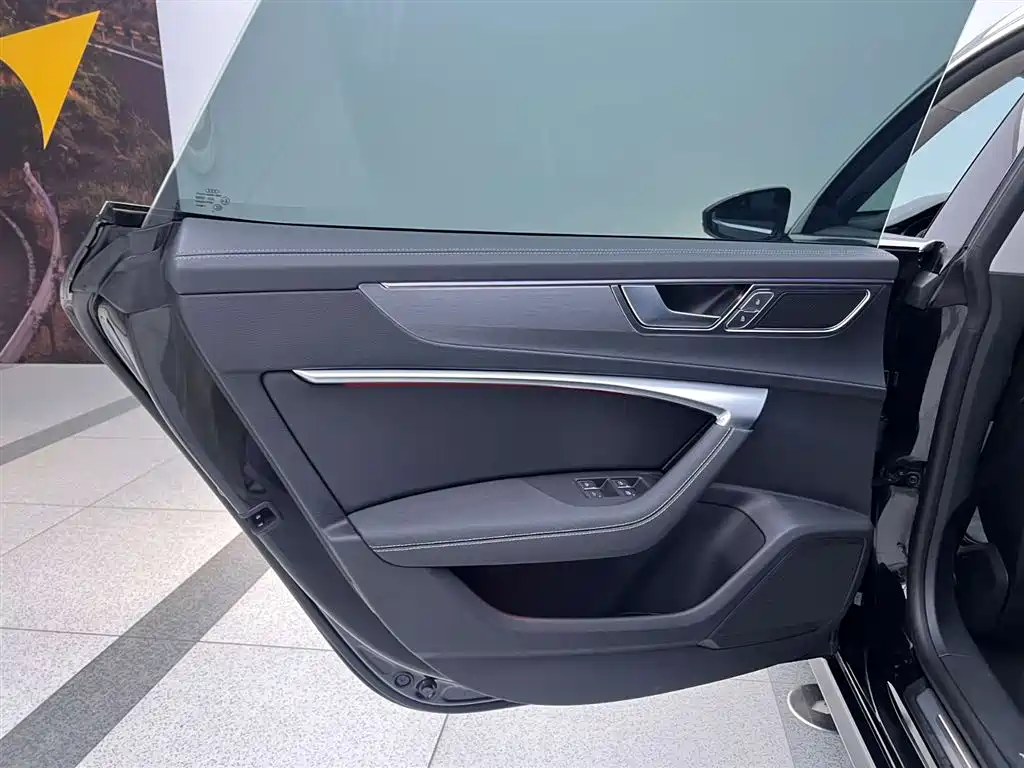 Audi A7L 2024 45 TFSI Luxury
