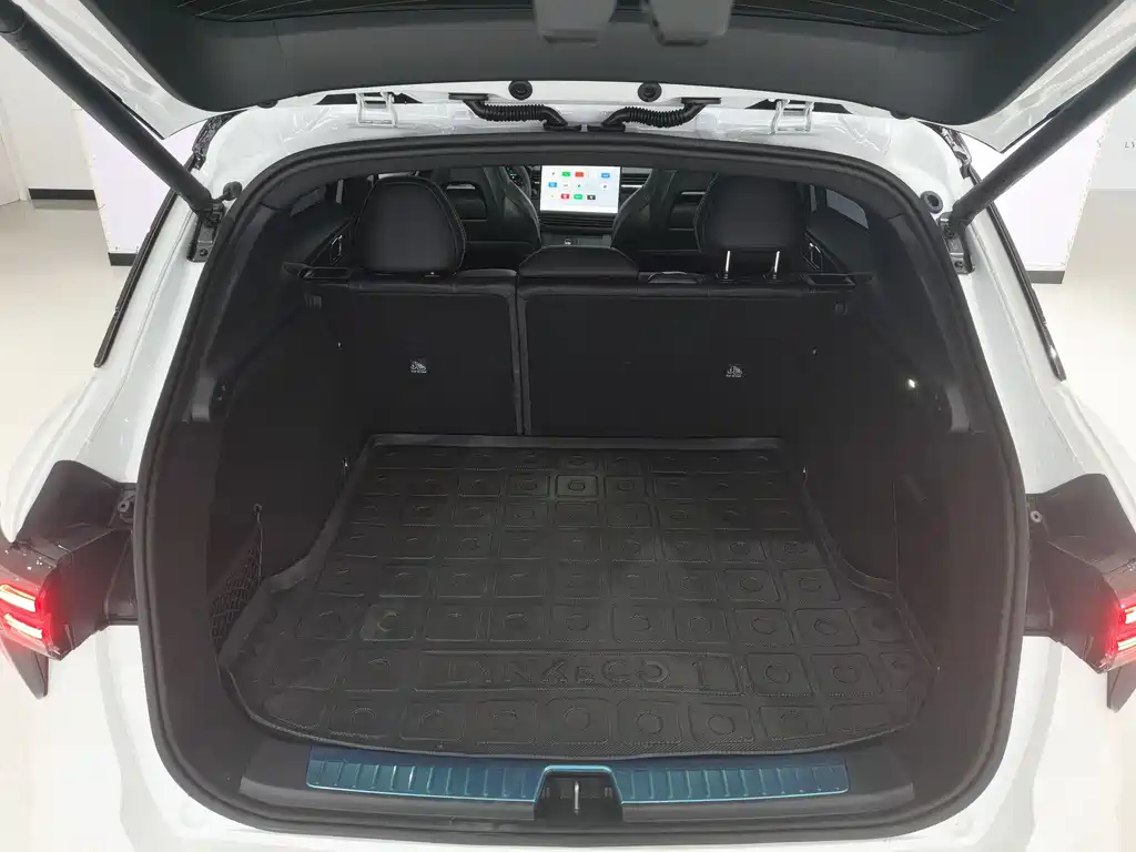 Lynk & Co 01 2.0TD AWD Pro