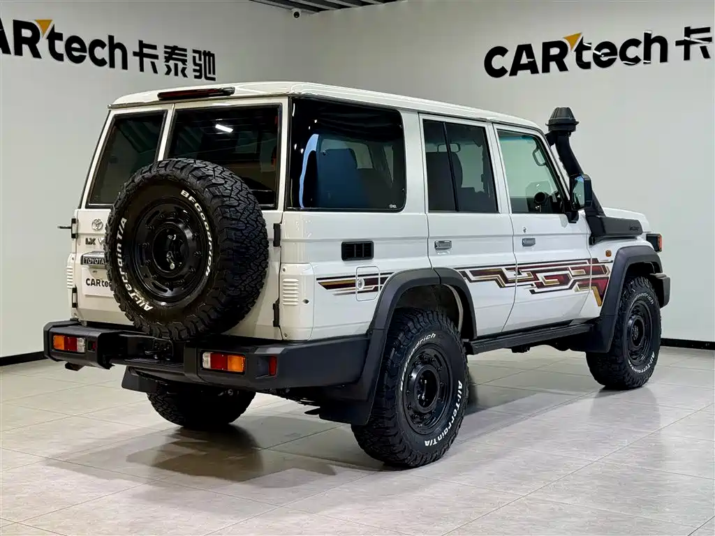 Land Cruiser LC76 2024 4.0L Automatic