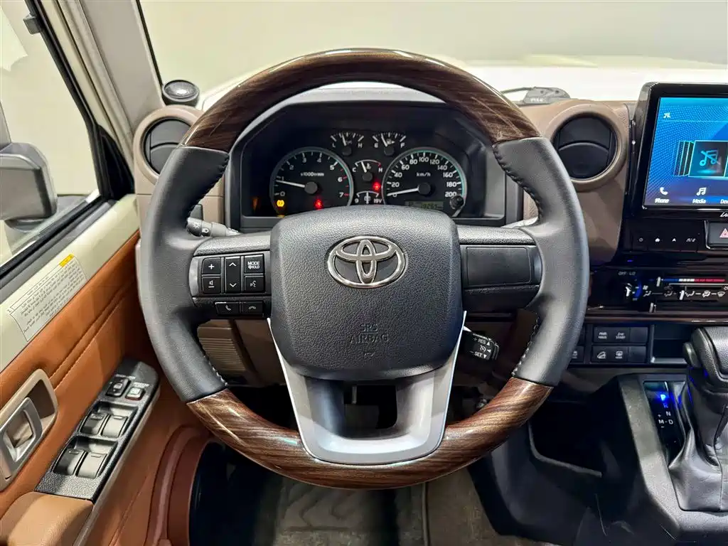 Land Cruiser LC76 2024 4.0L Automatic