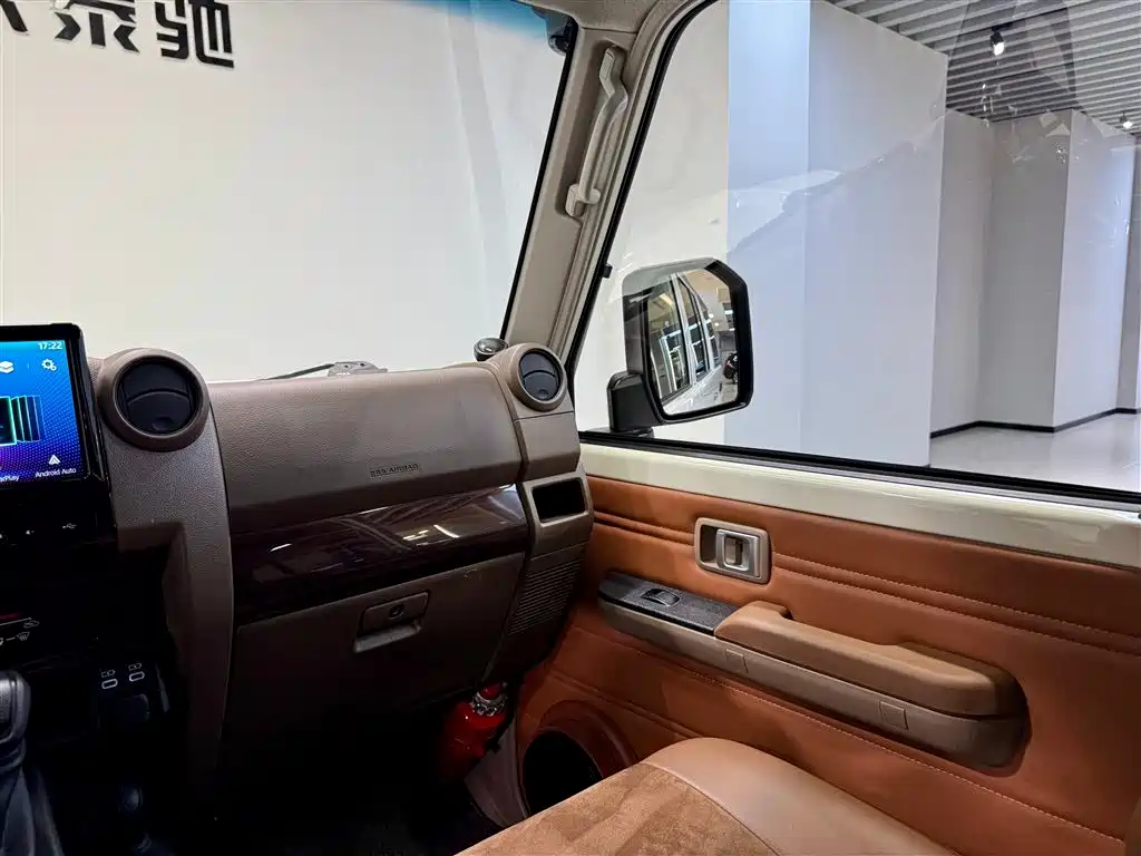Land Cruiser LC76 2024 4.0L Automatic