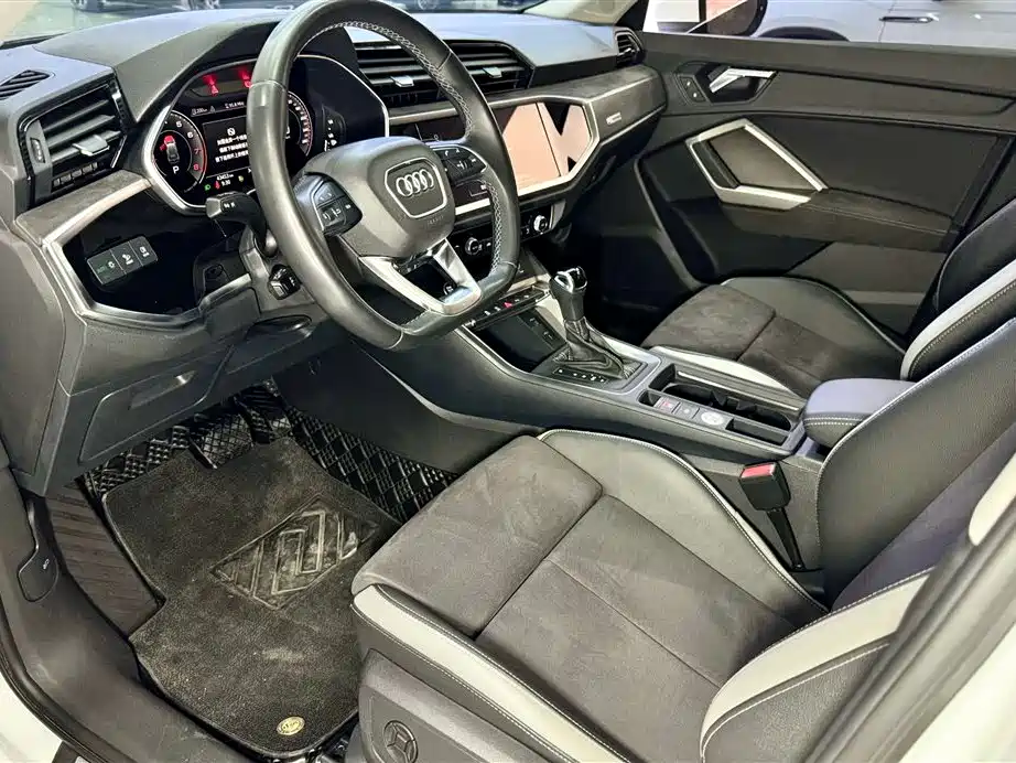 Audi Q3 2023 35 TFSI S Line