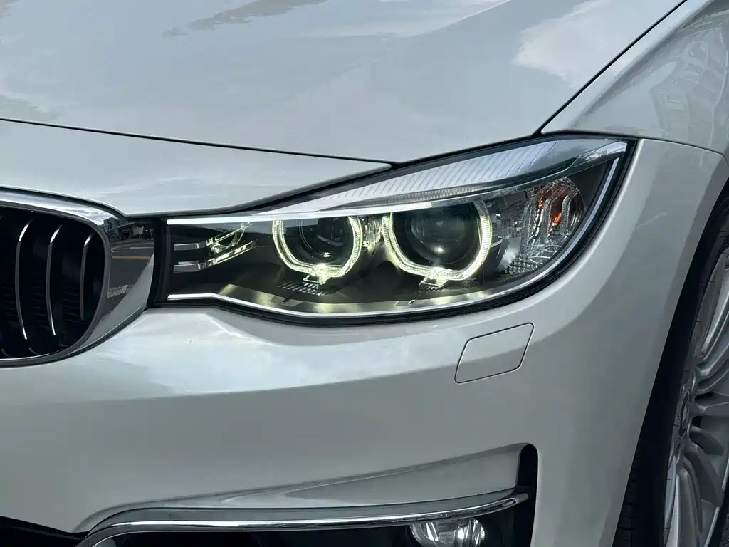 BMW 3 Series GT 2014 320i Design Package