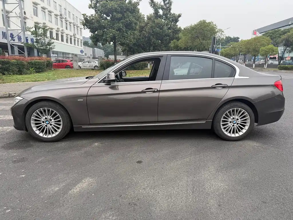 BMW 3 Series 2013 320Li Luxury Design Package