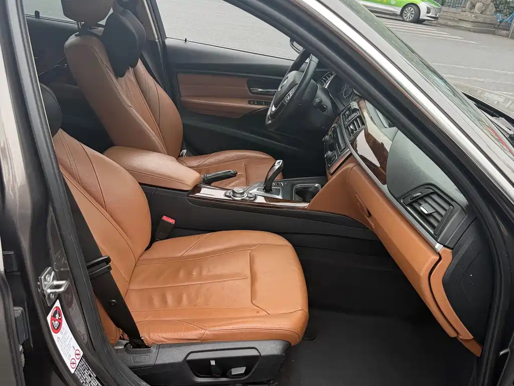 BMW 3 Series 2013 320Li Luxury Design Package