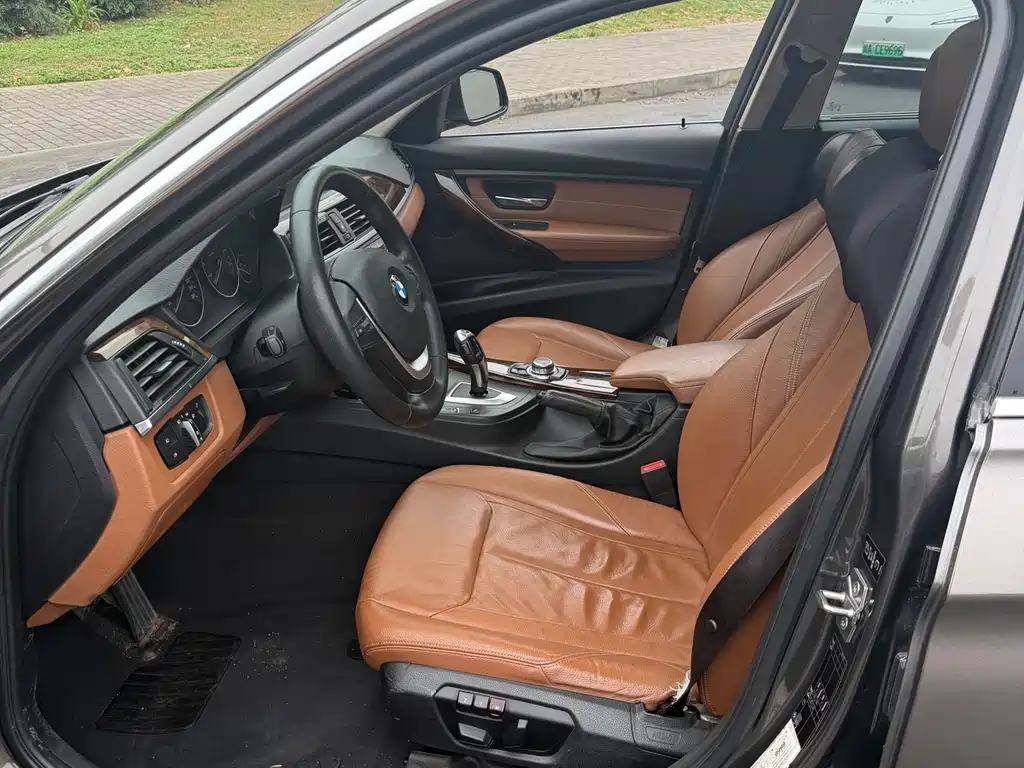 BMW 3 Series 2013 320Li Luxury Design Package