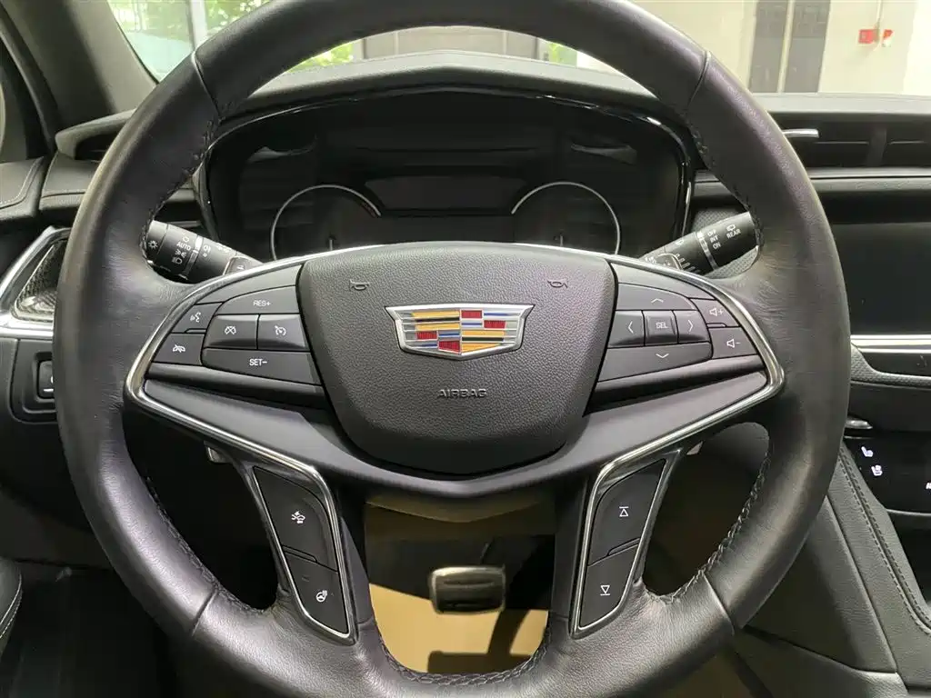 Cadillac XT5 2021 28T AWD Leading Sport Edition