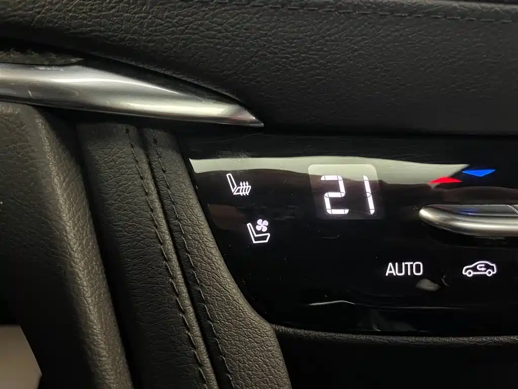 Cadillac XT5 2021 28T AWD Leading Sport Edition