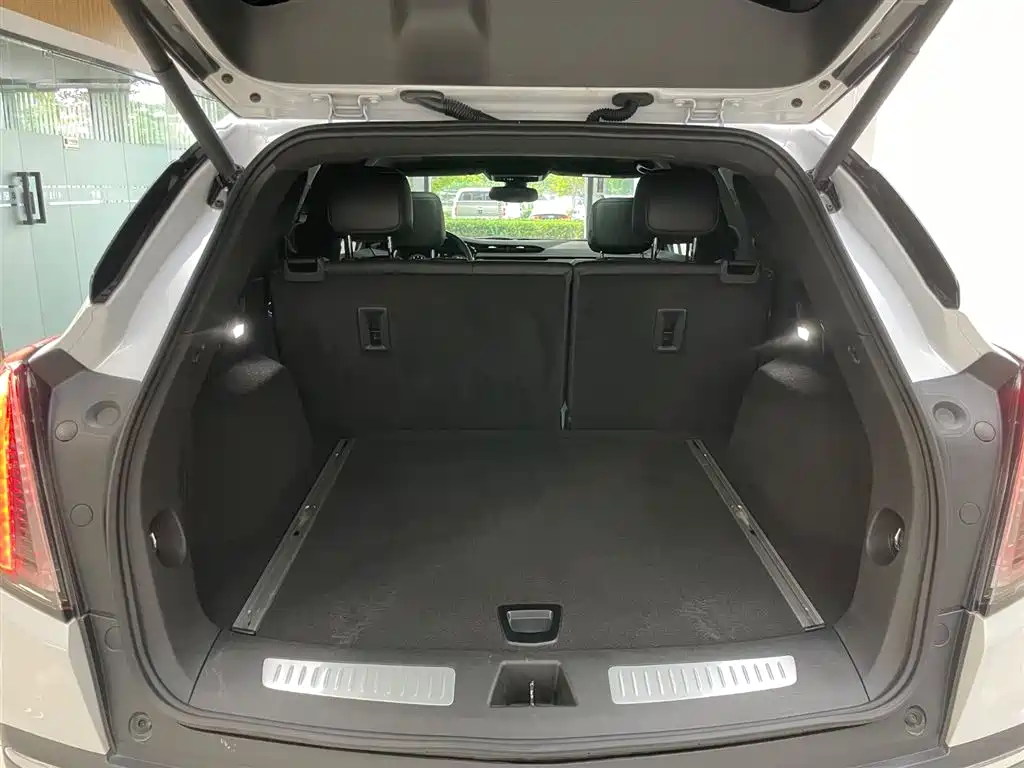 Cadillac XT5 2021 28T AWD Leading Sport Edition