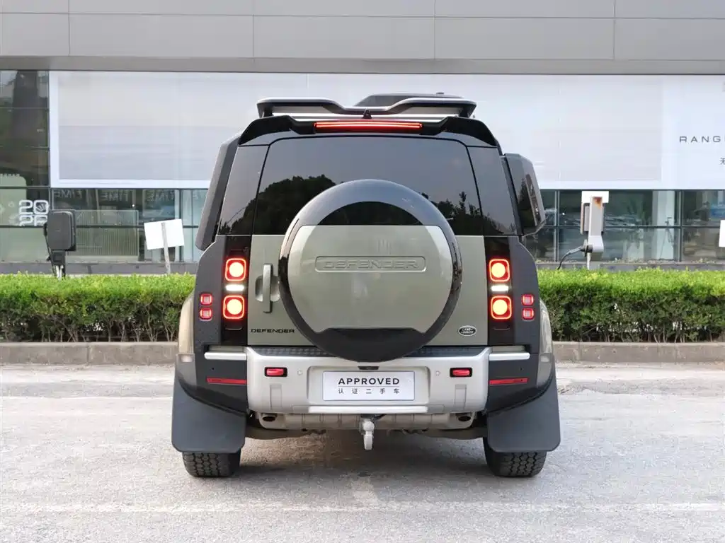 Land Rover Defender 2024 110 3.0T P400 Dark Special Edition