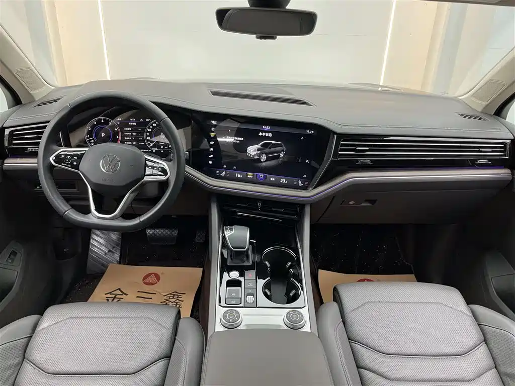 Volkswagen Touareg 2023 3.0TSI Sharp Edition Classic Sport Package