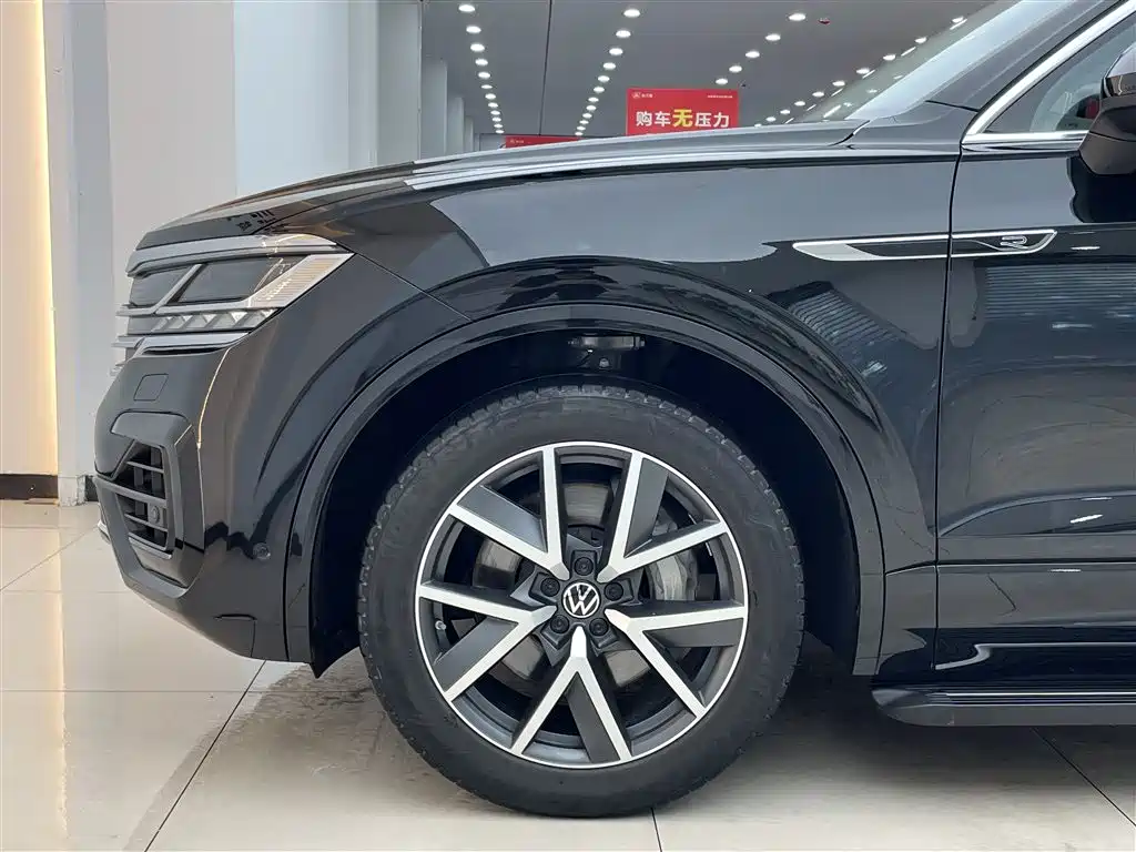 Volkswagen Touareg 2023 3.0TSI Sharp Edition Classic Sport Package
