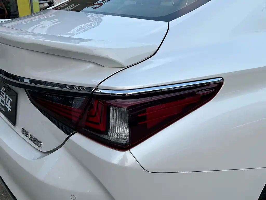 Lexus ES 2021 200 Excellence Edition