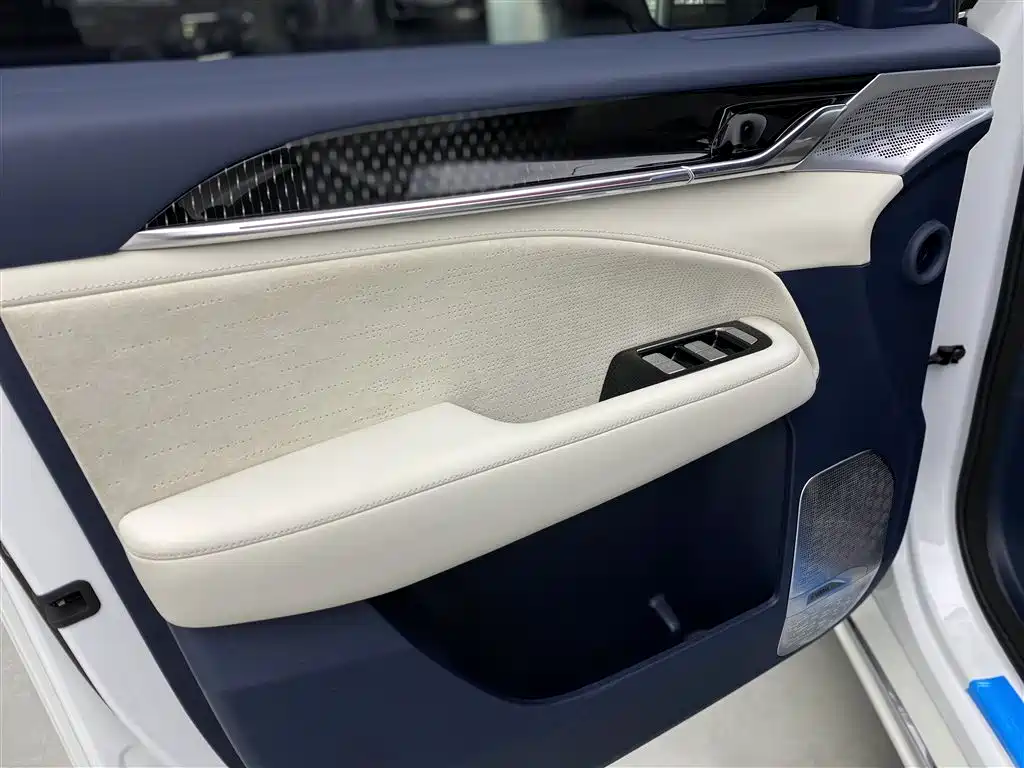 Zeekr 009 2024 7-Seater Aisle Edition AWD 108kWh