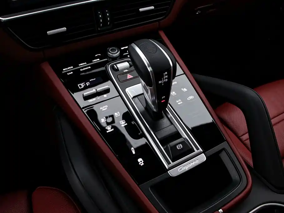 Porsche Cayenne 2023 Platinum Edition
