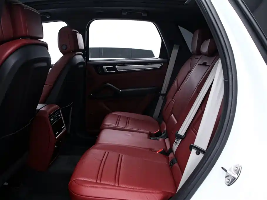 Porsche Cayenne 2023 Platinum Edition