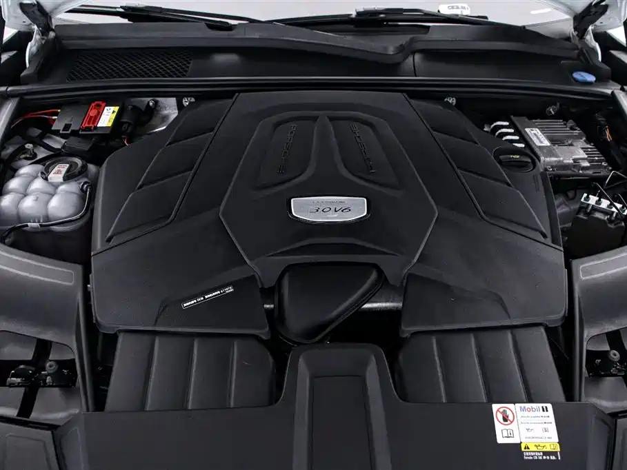 Porsche Cayenne 2023 Platinum Edition