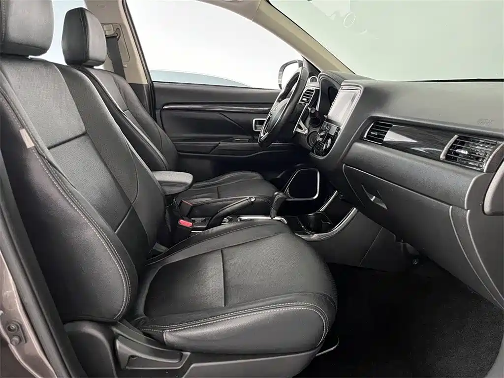 Mitsubishi Outlander 2016 2.4L 4WD Luxury Edition 7-Seater