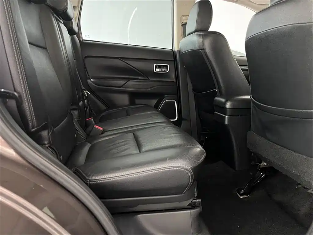 Mitsubishi Outlander 2016 2.4L 4WD Luxury Edition 7-Seater