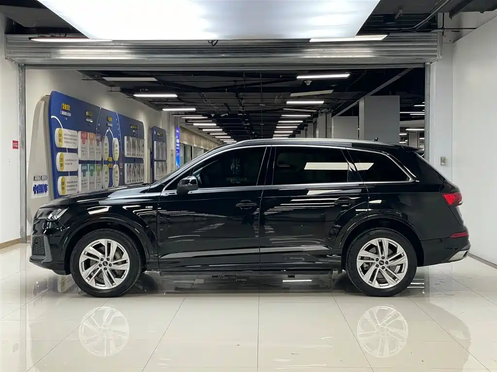 Audi Q7 2023 45 TFSI quattro S line Sport