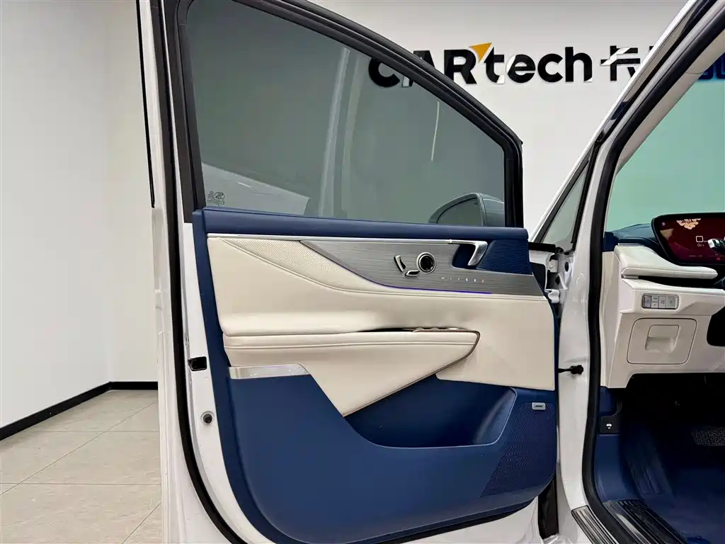 Buick GL8 EV 2024 Lu Zun Luxury 7-Seater