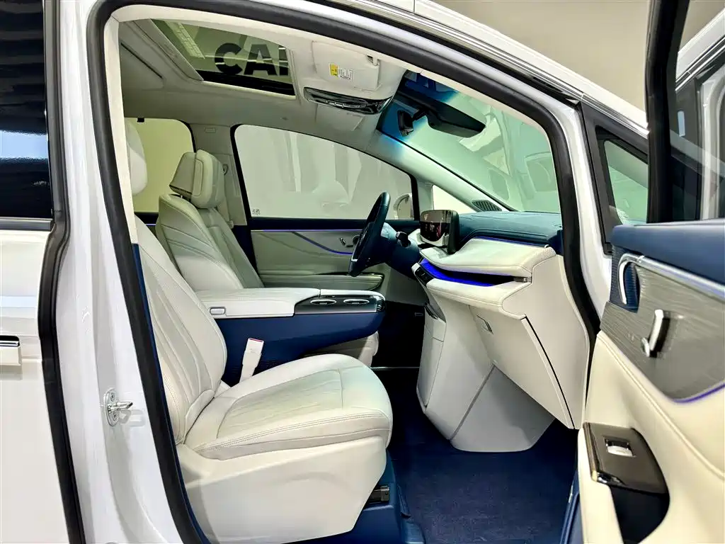 Buick GL8 EV 2024 Lu Zun Luxury 7-Seater