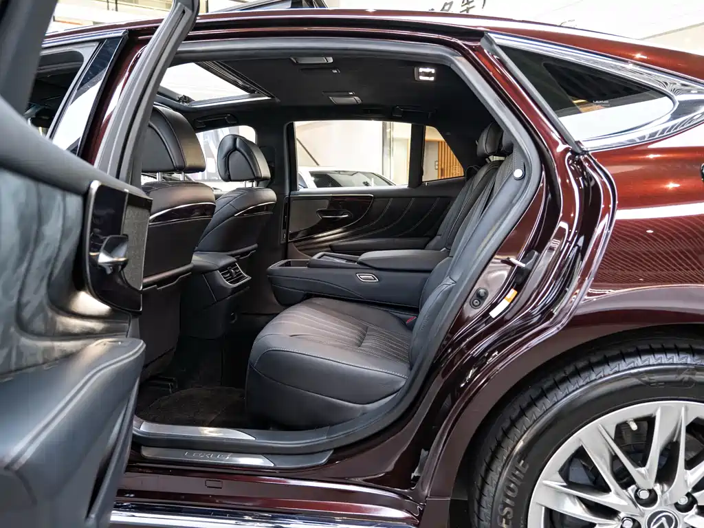 Lexus LS 2021 500h Luxury Edition