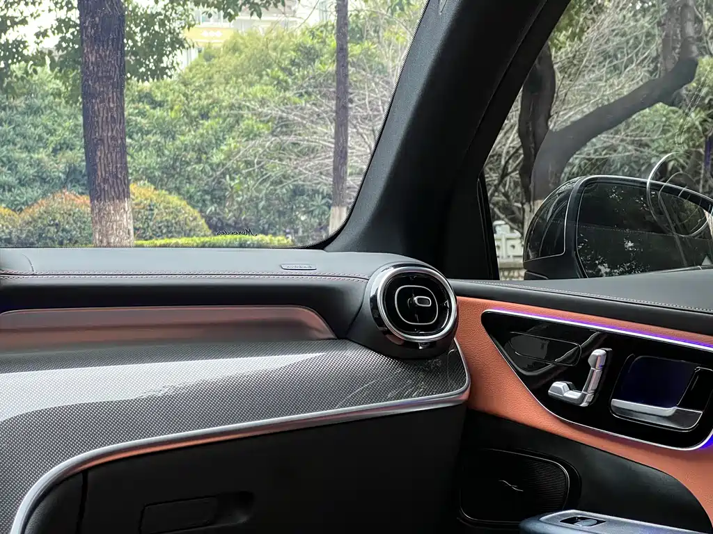 Mercedes-Benz GLC 2023 GLC 260 L 4MATIC Dynamic 5-seat Model