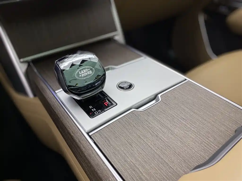 Range Rover 2025 3.0 L6 400PS Autobiography LWB